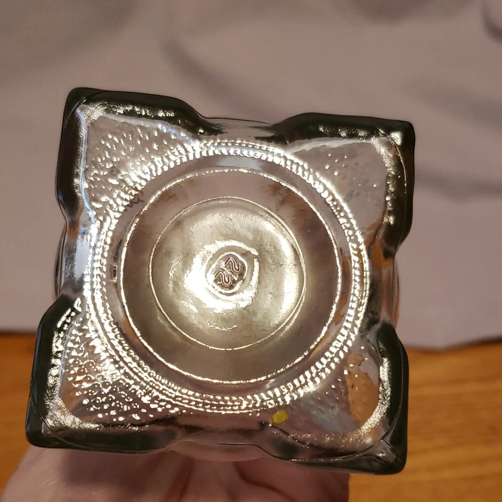 Glass corner edge vase